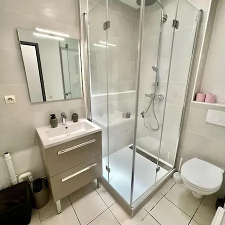 Apartment Varsovia/parking Privee/calme *